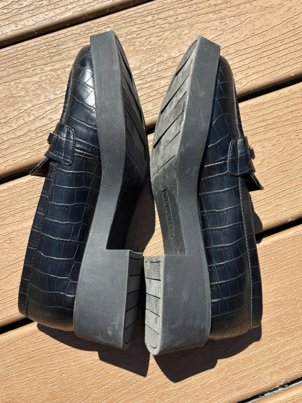 Kenneth Cole Reaction Sienna Lug Gold Chain Loafer - Picture 6 of 7